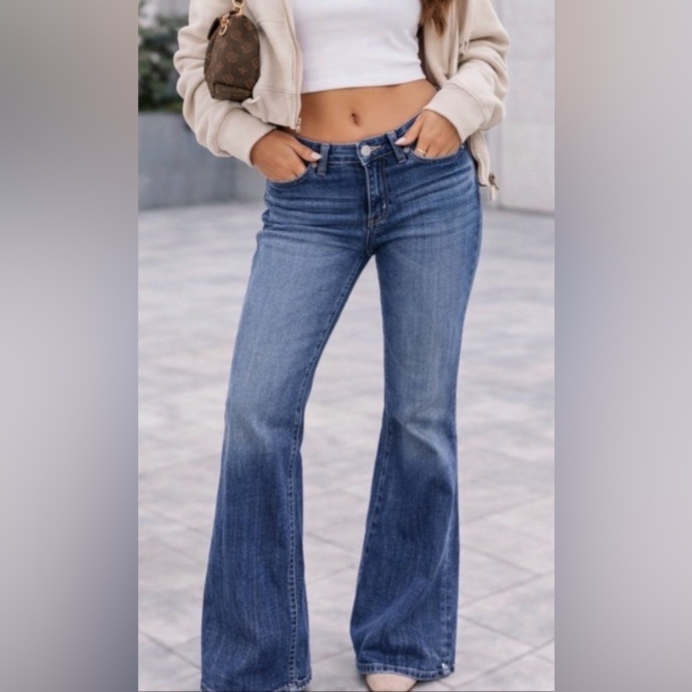 William East Low Rise Flare Jeans | 90s Y2K Denim | Size 26